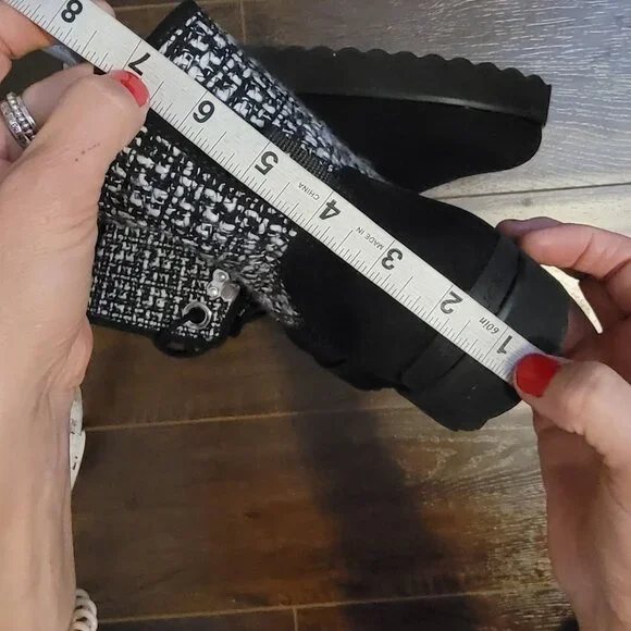 NEW Larroude Vail Boots Womens 8.5 Suede Black White Checkered Hipster City